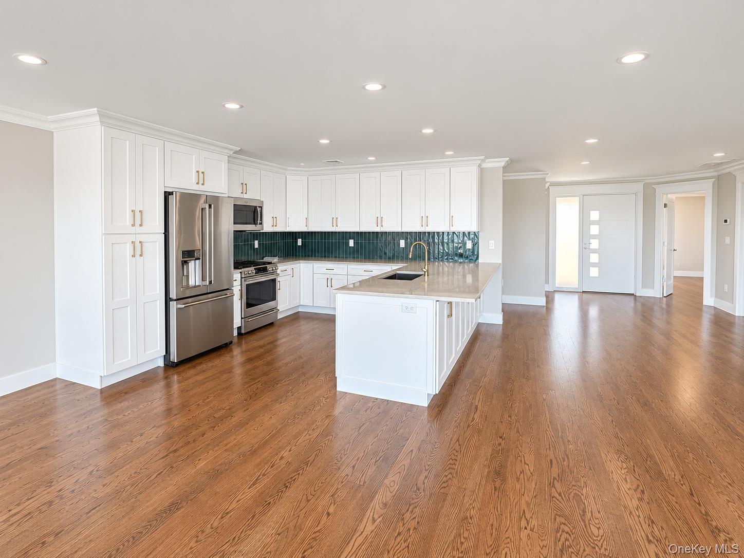71 E Shore Drive Property Photo 2