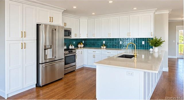 71 E Shore Drive Property Photo 3