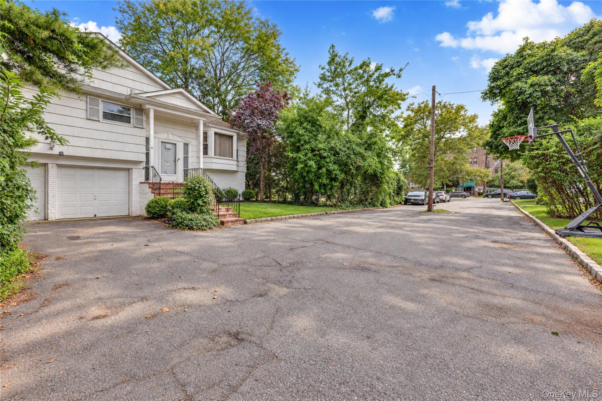 22 Woodmere Boulevard Property Photo 2
