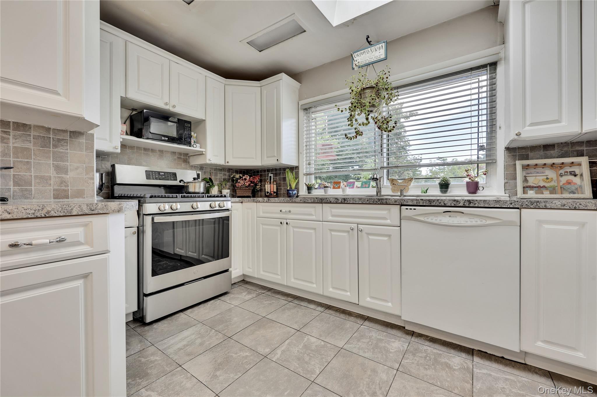 22 Woodmere Boulevard Property Photo 12