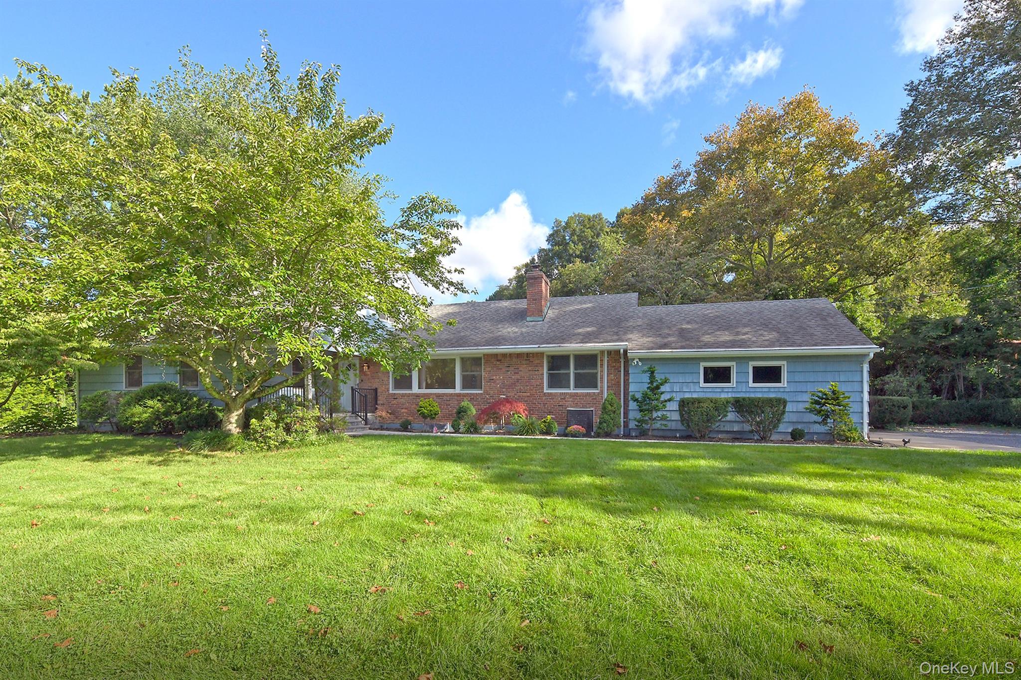 1950 Midlane Property Photo 1