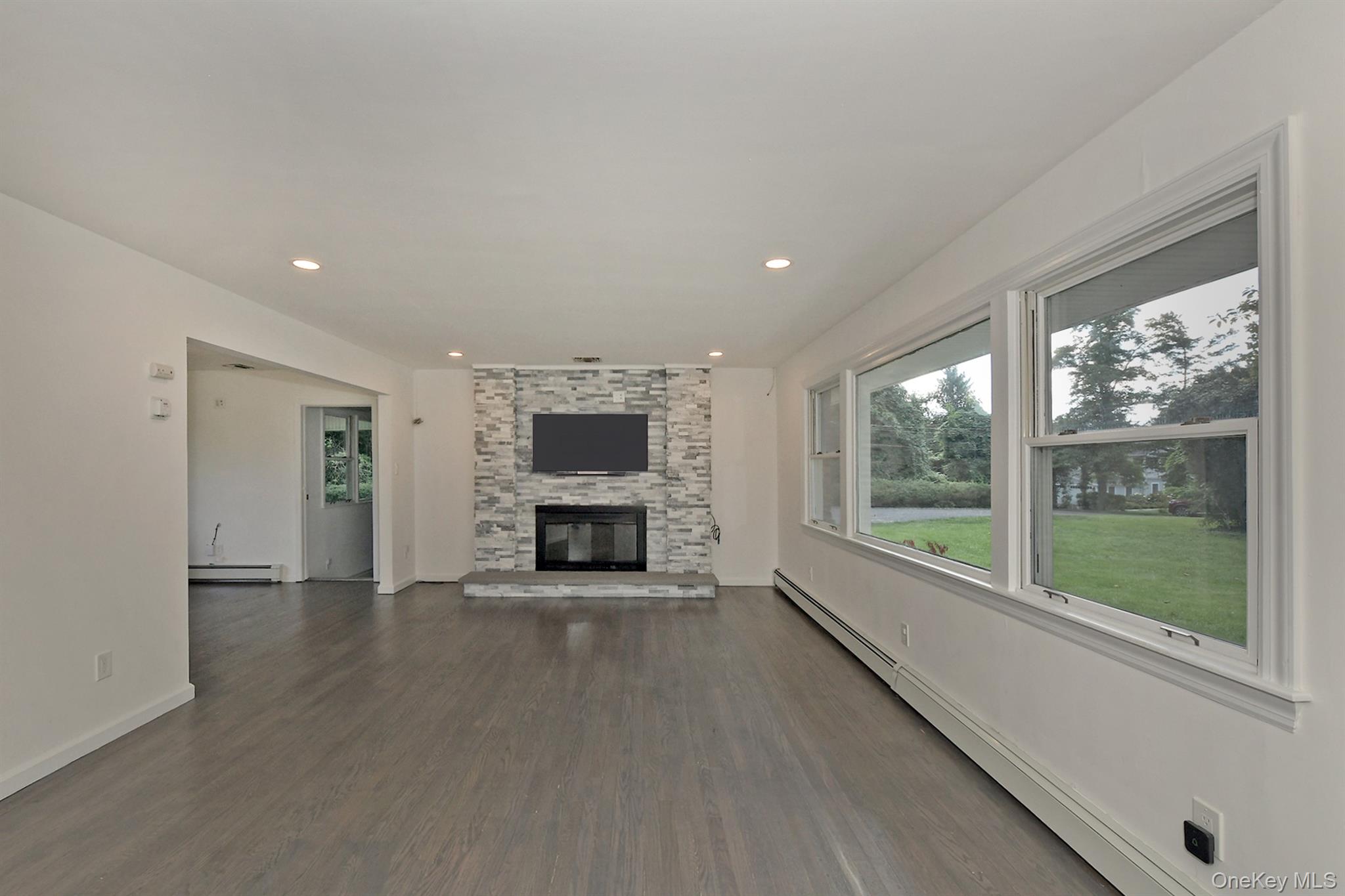 1950 Midlane Property Photo 6