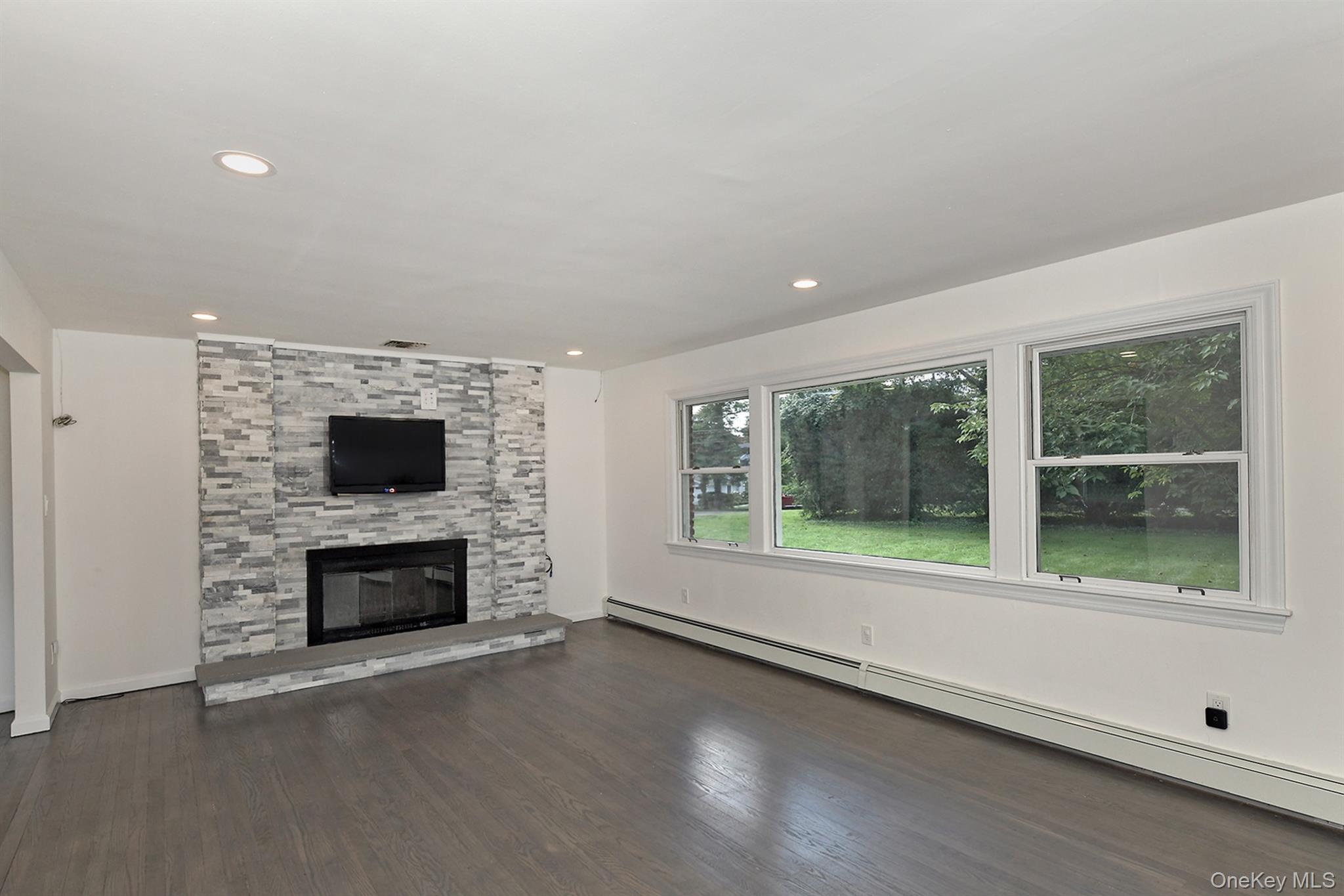 1950 Midlane Property Photo 7