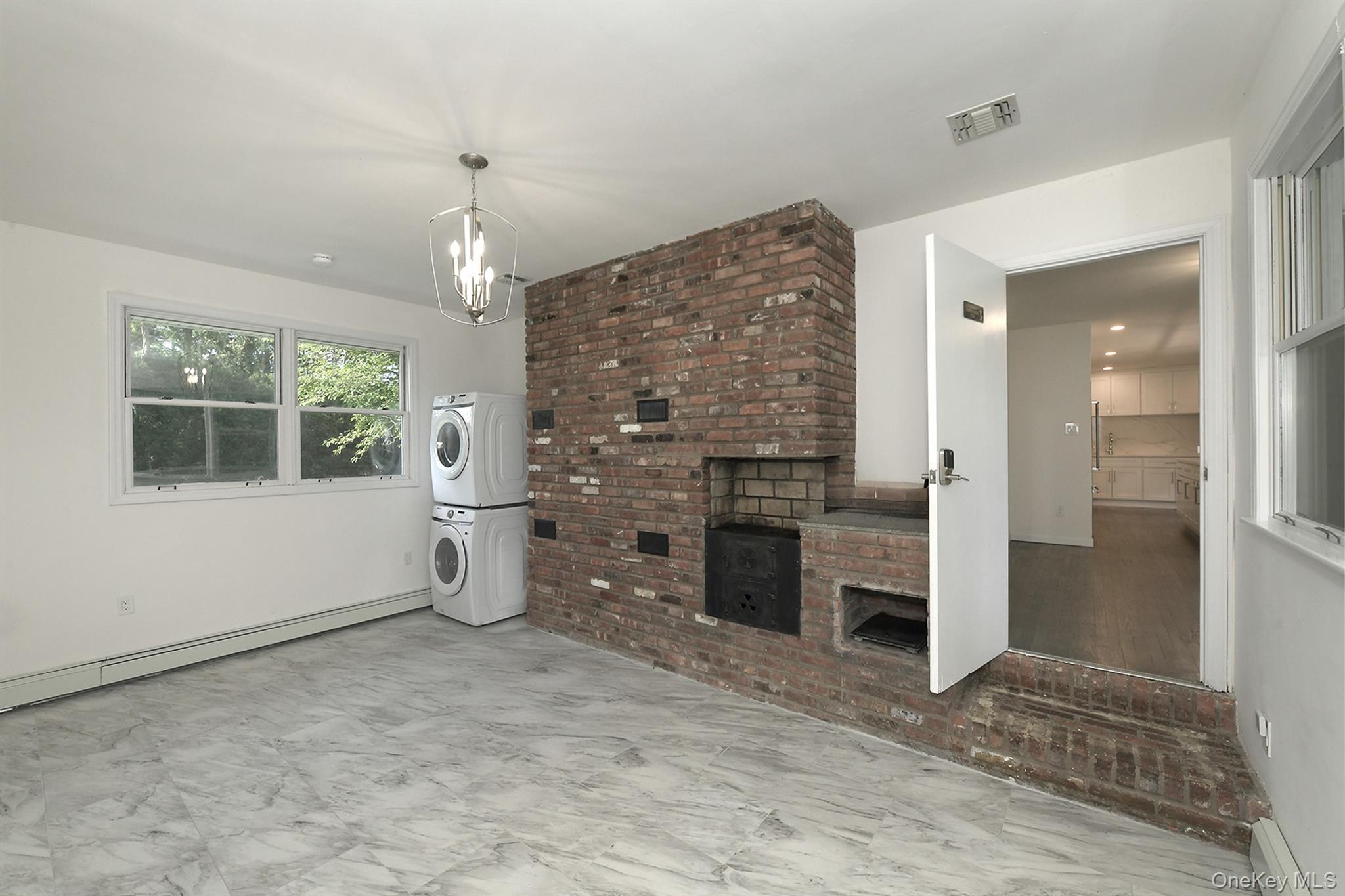1950 Midlane Property Photo 9
