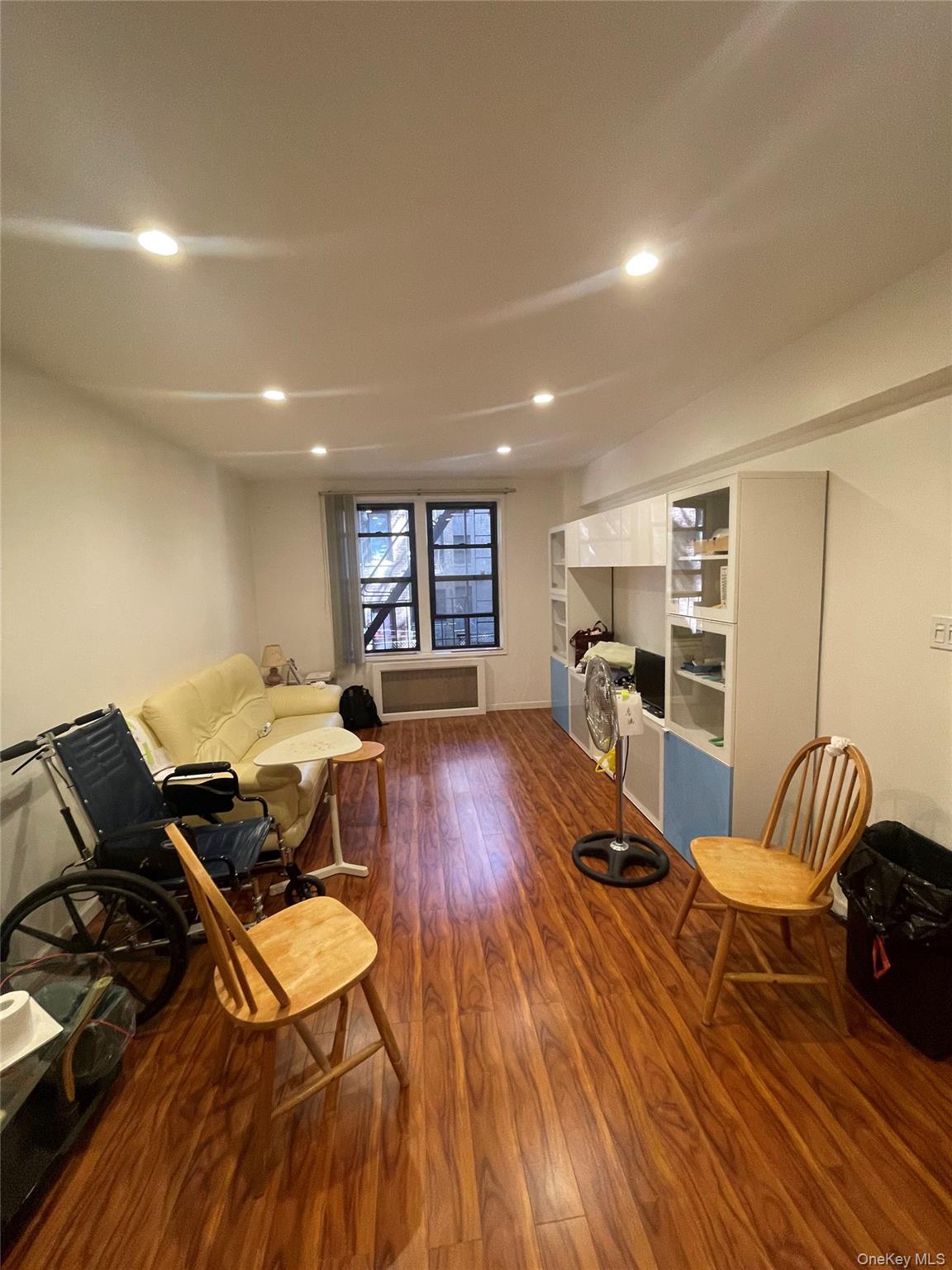 8425 Elmhurst Avenue 2s Property Photo 3