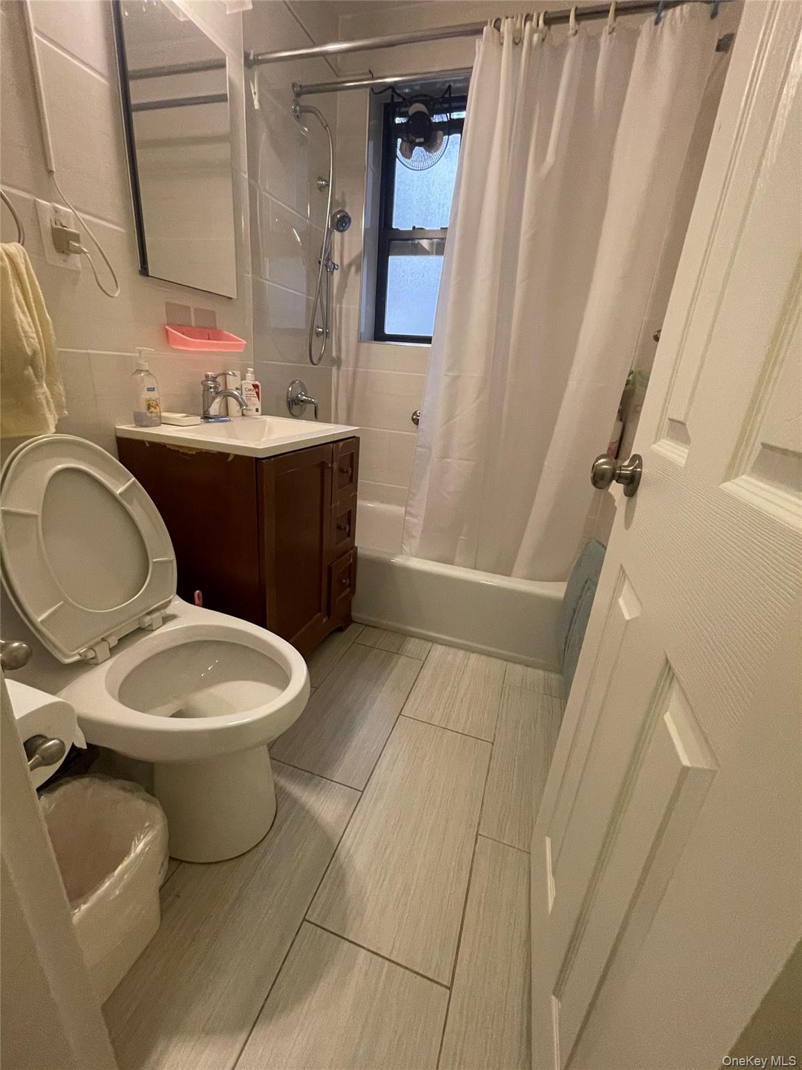 8425 Elmhurst Avenue 2s Property Photo 5