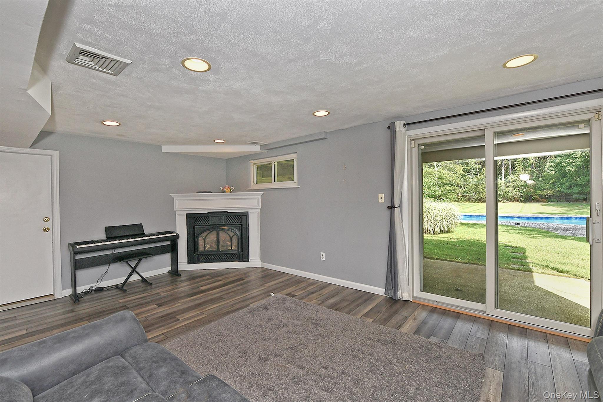 37 Euclid Avenue Property Photo 23