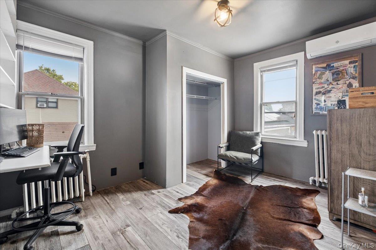 2760 Hering Avenue Property Photo 15