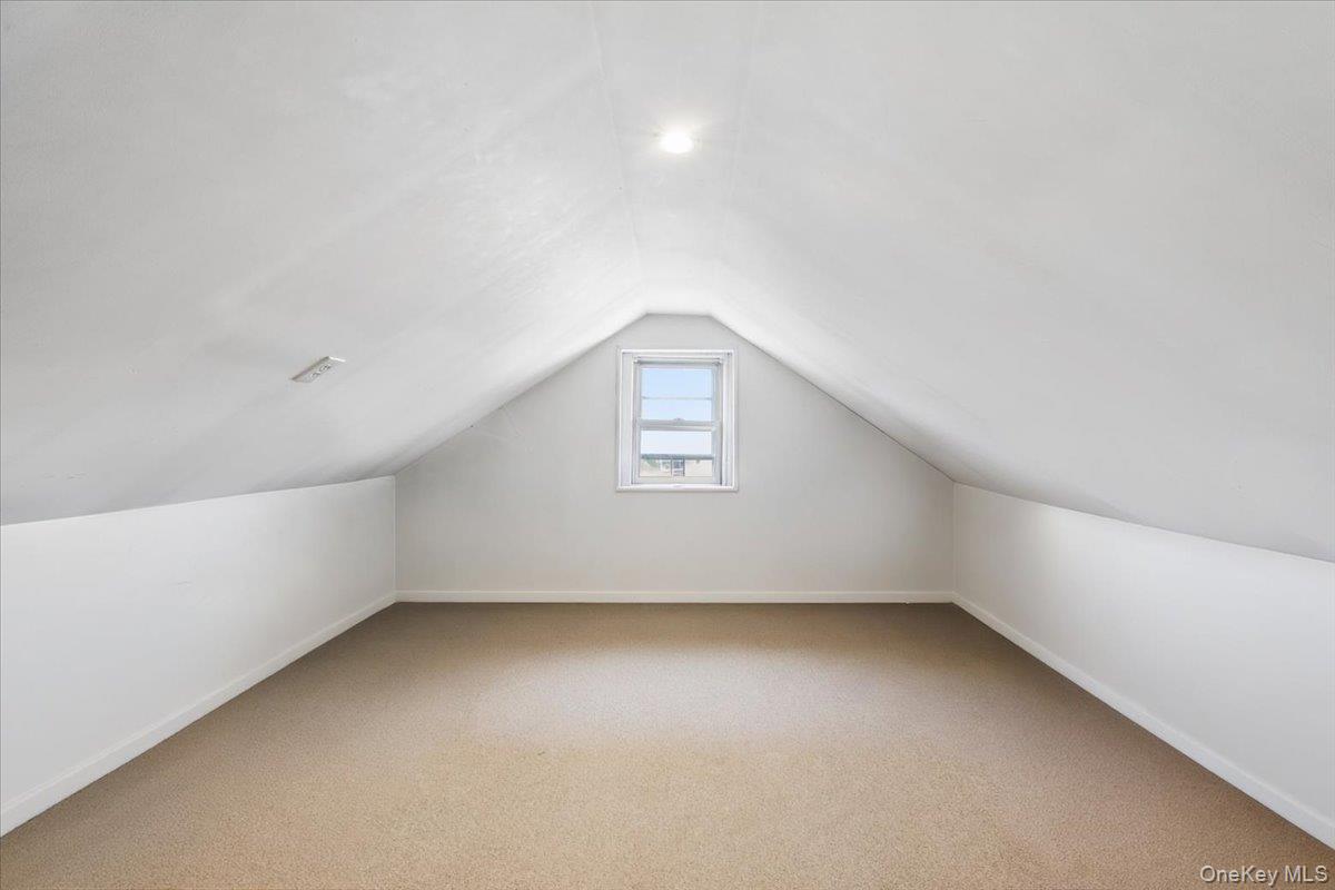 2760 Hering Avenue Property Photo 25