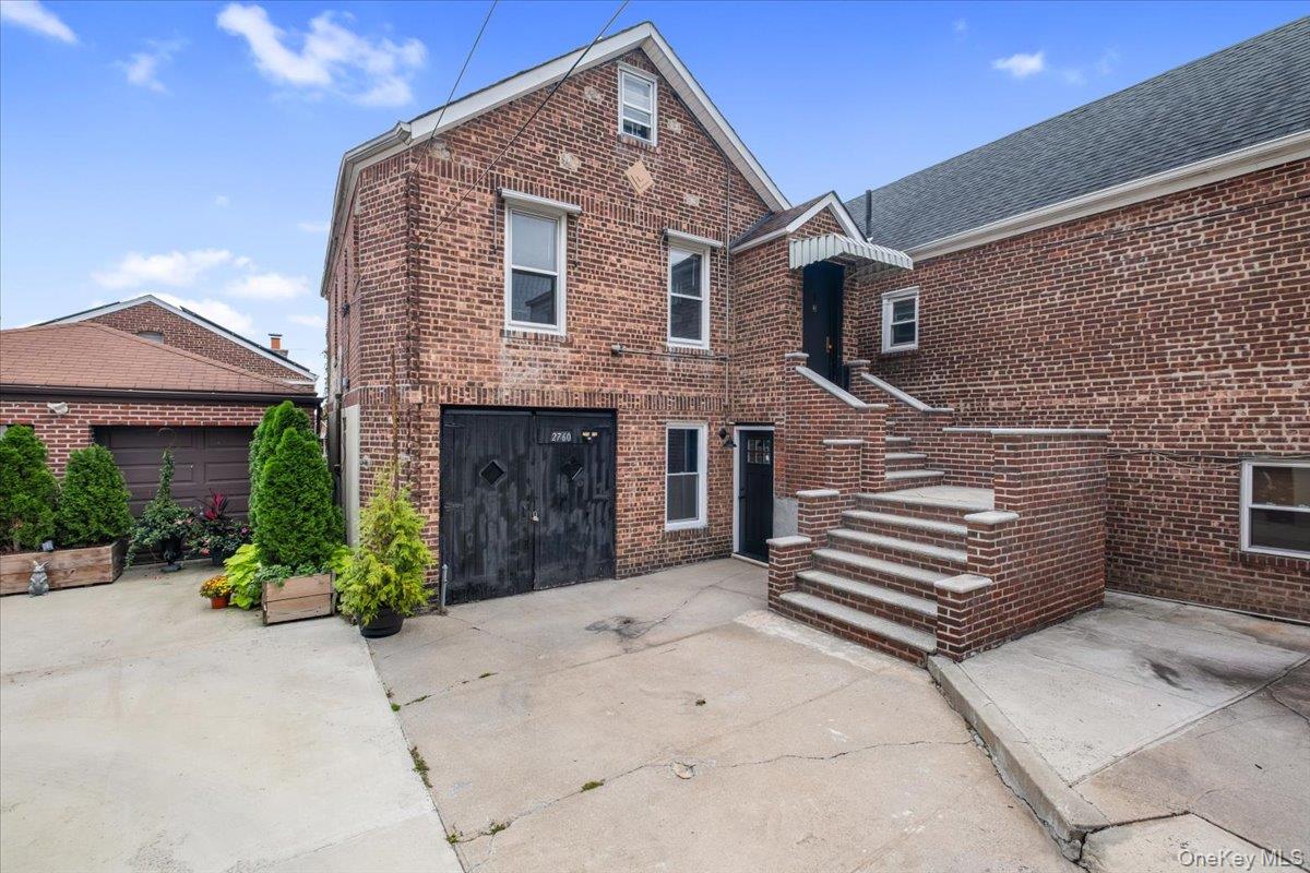 2760 Hering Avenue Property Photo 30
