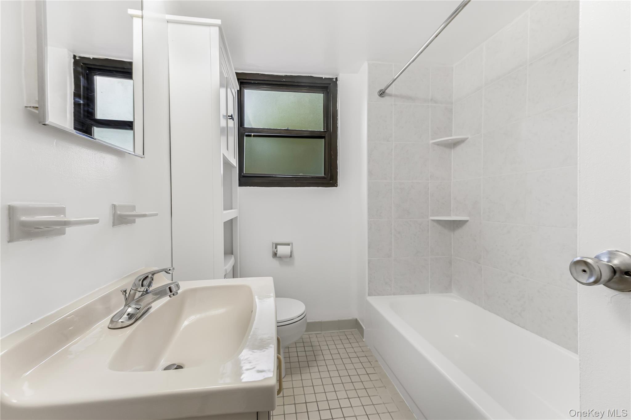 171 Pearsall 3h Property Photo 4