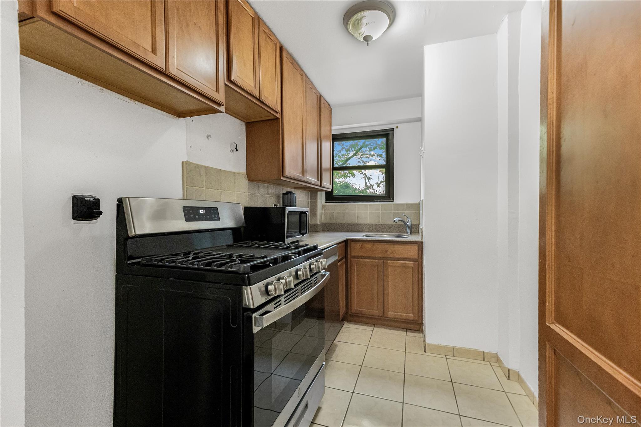 171 Pearsall 3h Property Photo 8