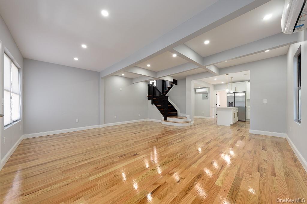 19716 Linden Boulevard Property Photo 3