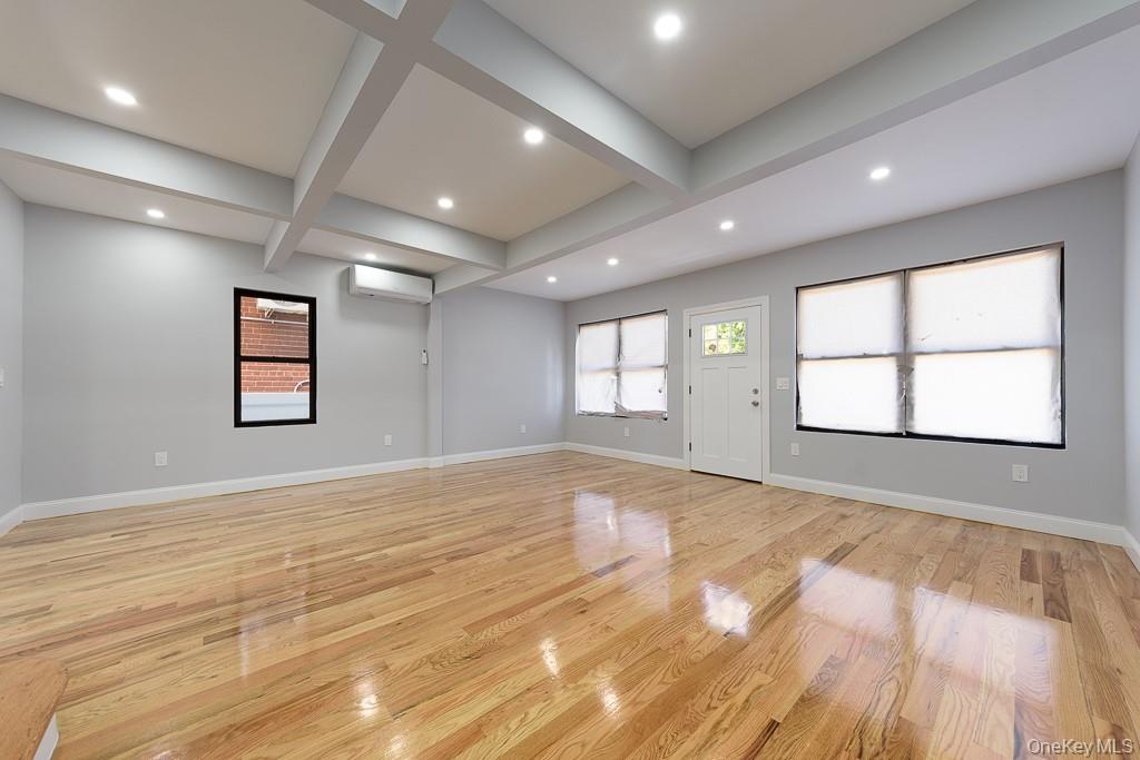 19716 Linden Boulevard Property Photo 4