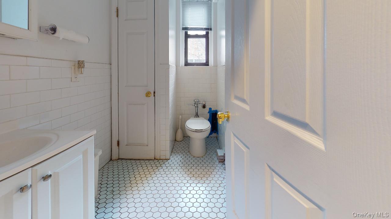 98-120 Queens Boulevard Property Photo 14