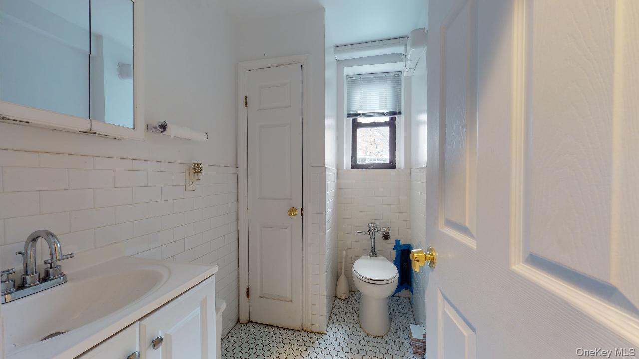 98-120 Queens Boulevard Property Photo 15