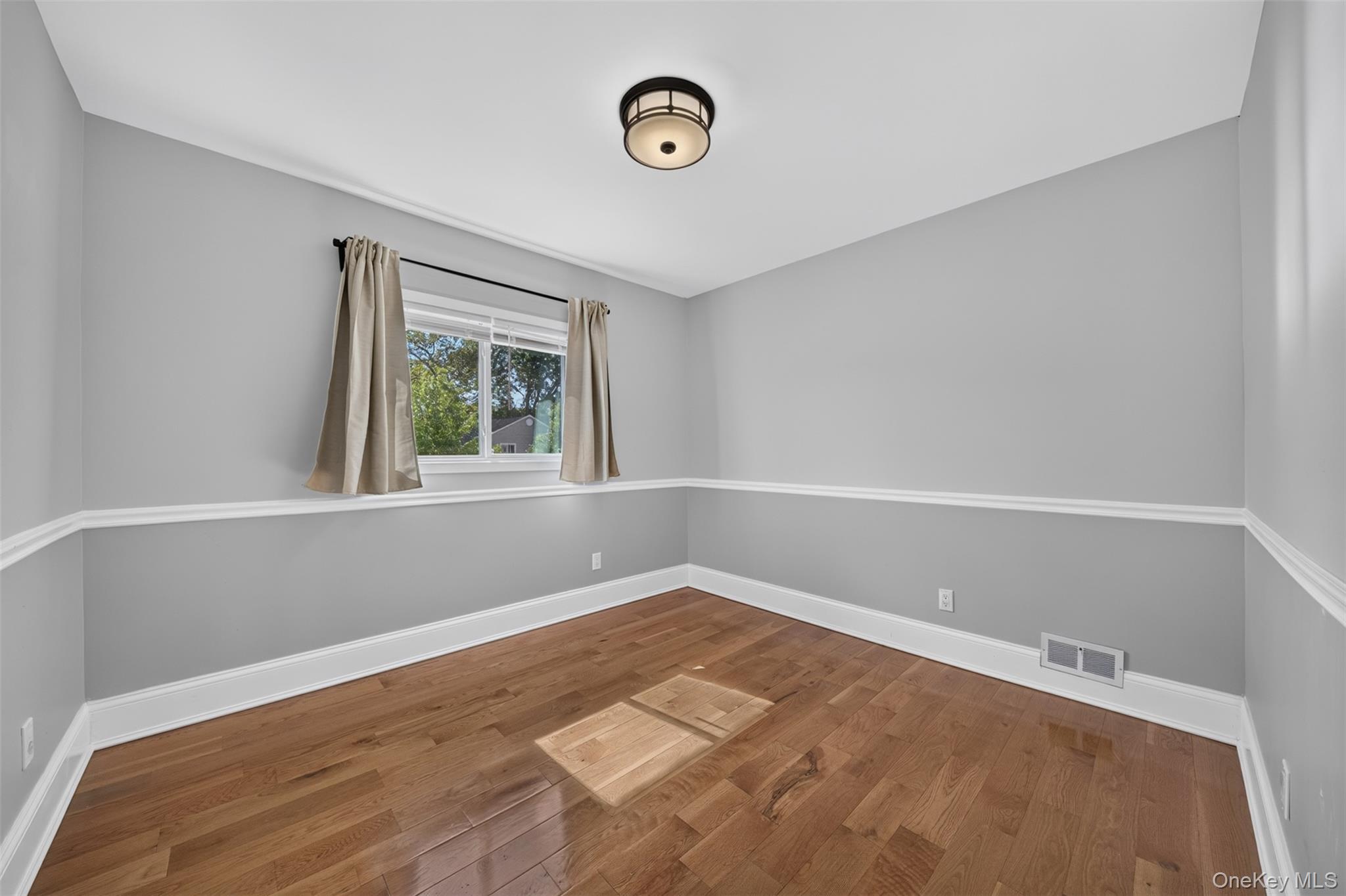 11 Lincrest Street Property Photo 7