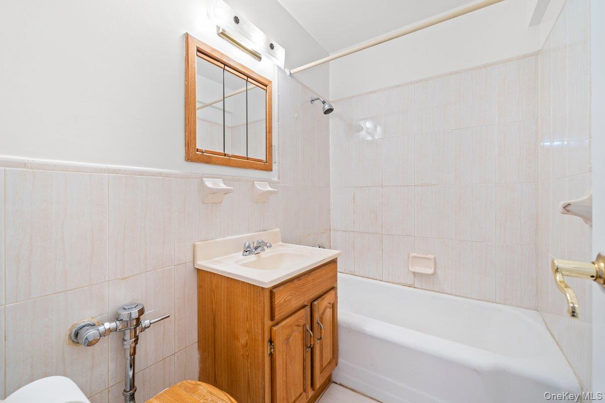 6300 Riverdale Avenue 5a Property Photo 11
