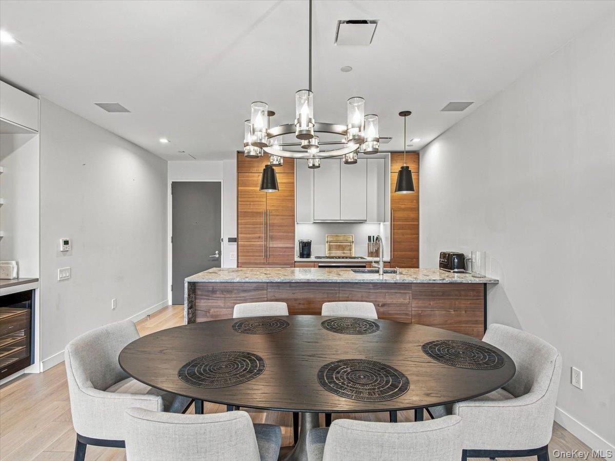 2121 31st Street 2c Property Photo 2