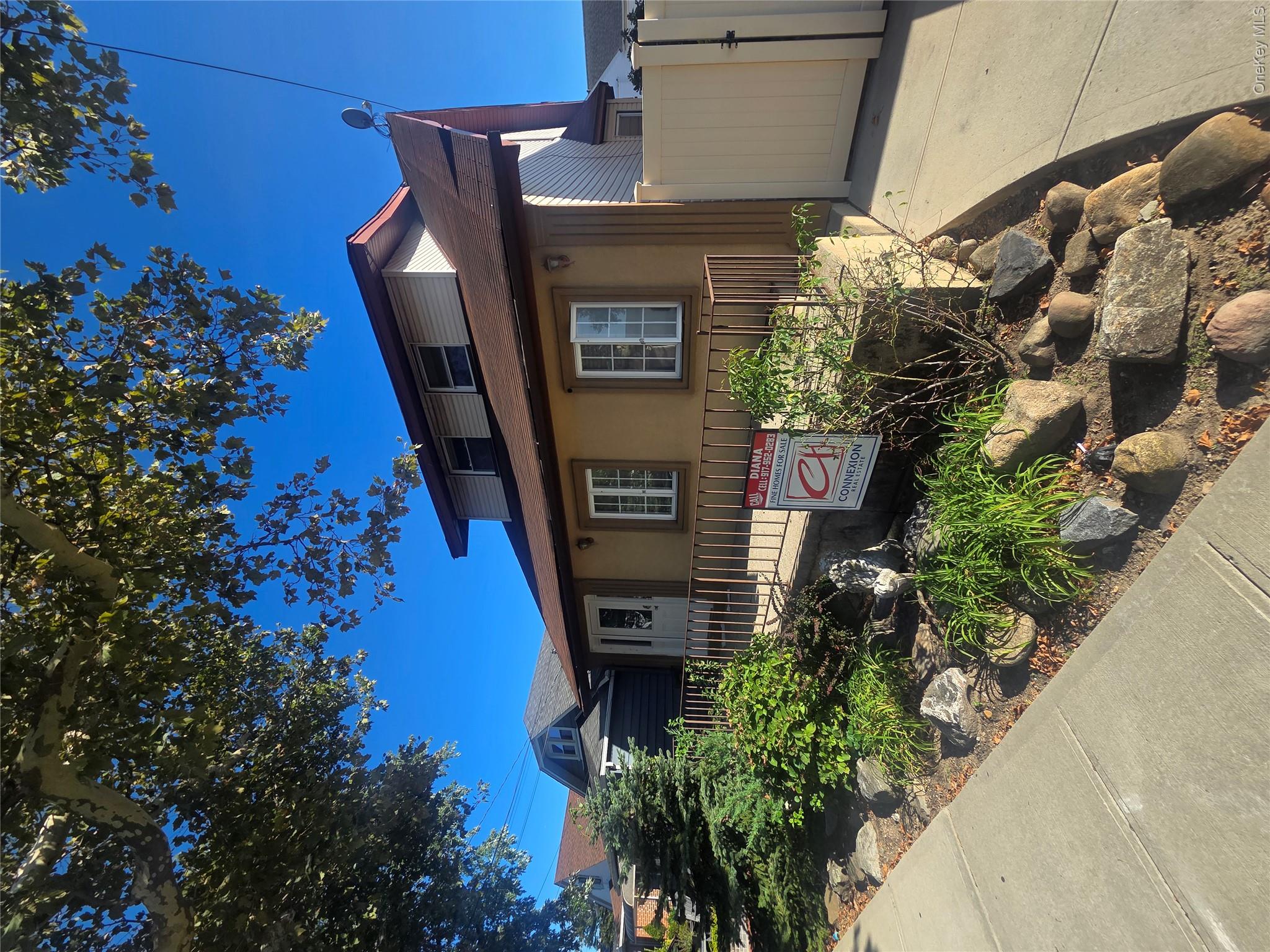 10008 157th Avenue Property Photo 1