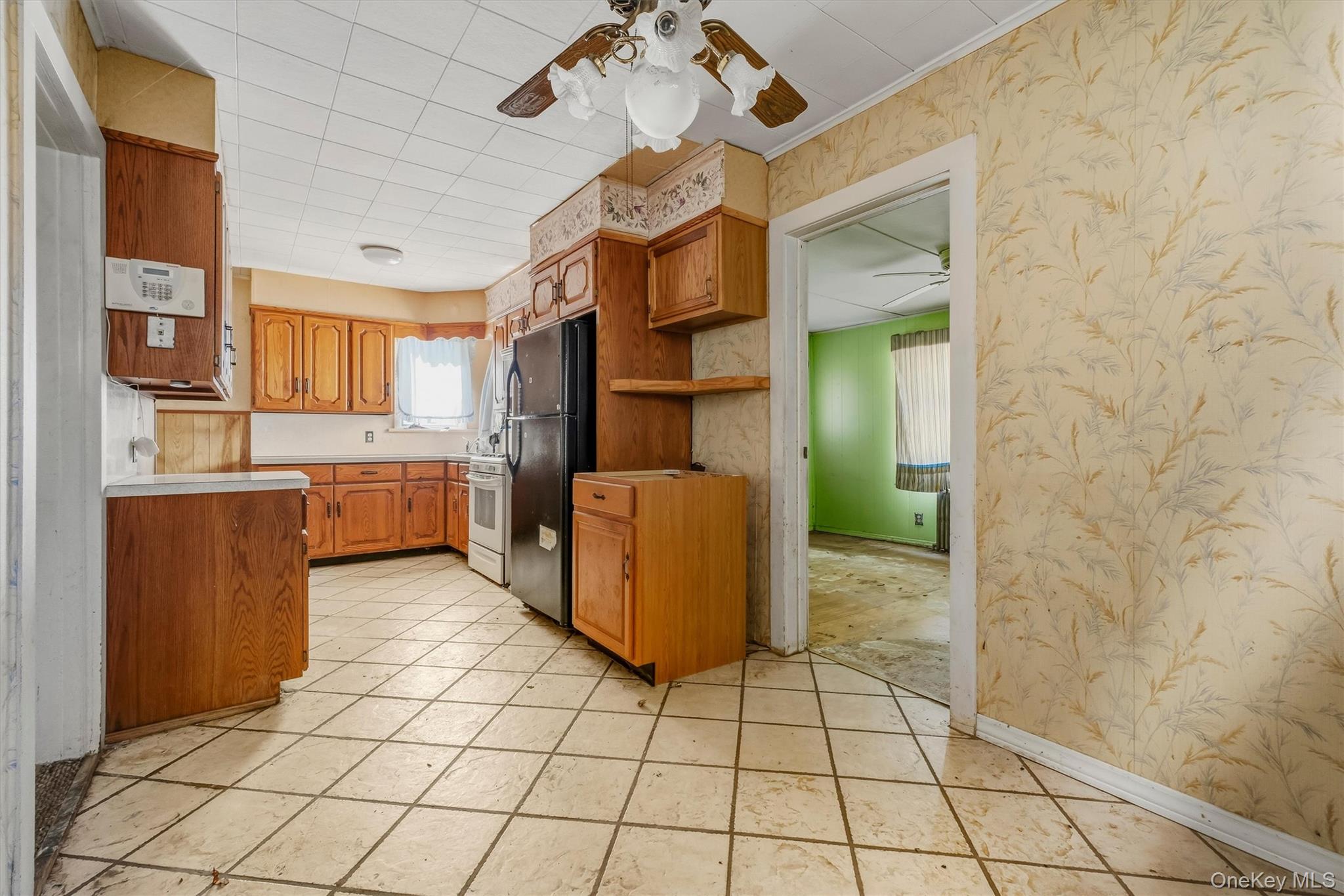 102 Delafield Street Property Photo 9