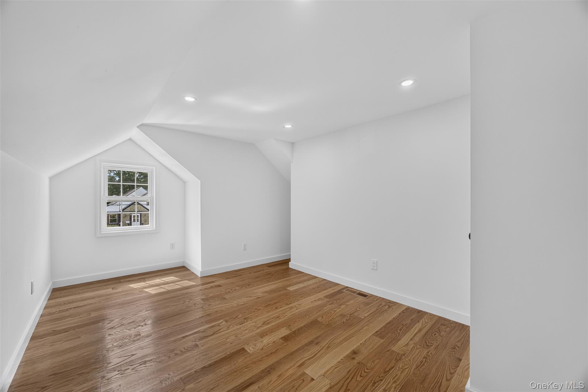 33 Carol Street Property Photo 23
