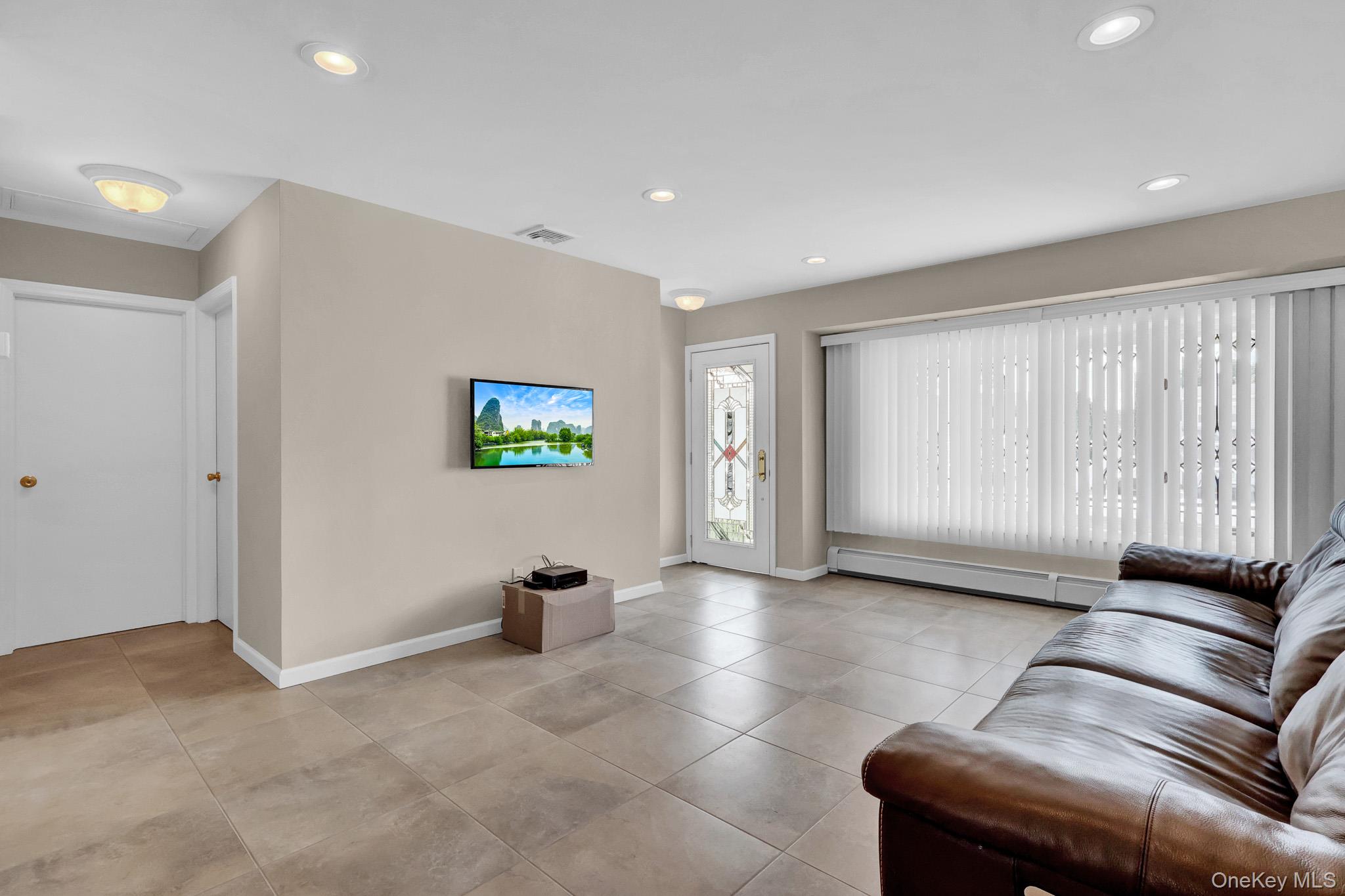 148 S Dean Street Property Photo 8