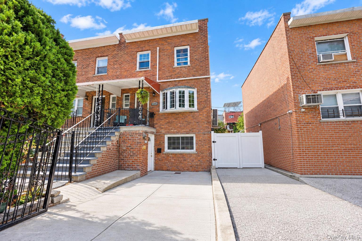 3035 Yates Avenue Property Photo 1