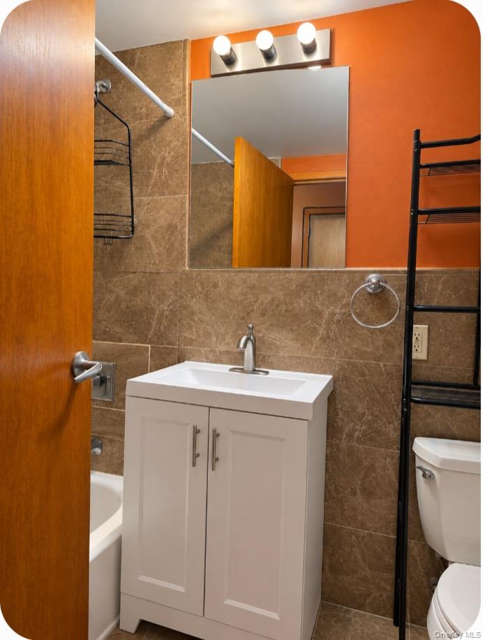 8820 Parsons Boulevard 2a Property Photo 6