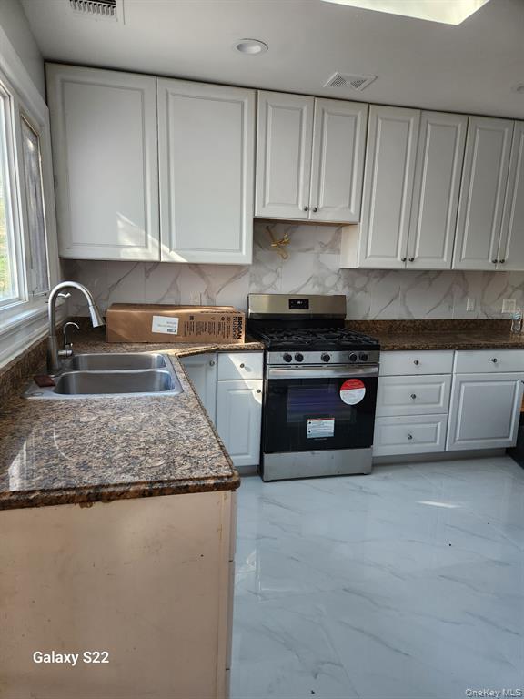 8 Brampton Lane Property Photo 2