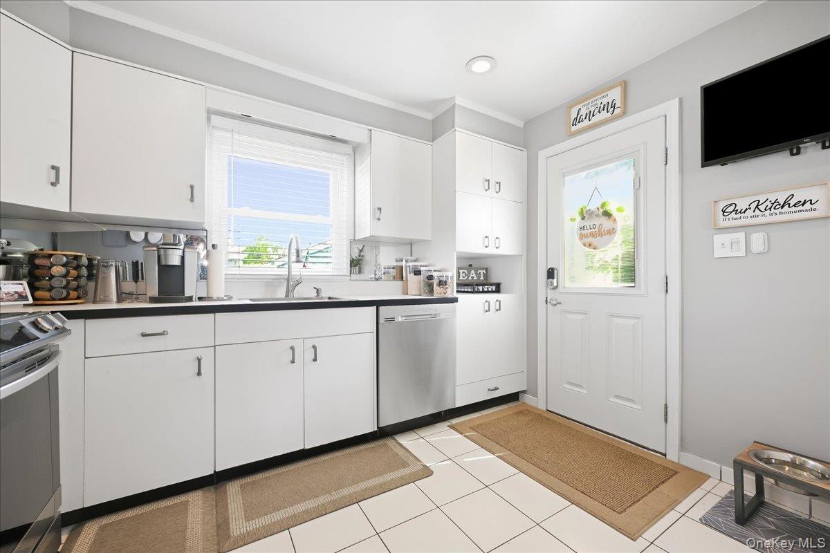 293 Roosevelt Avenue Property Photo 10