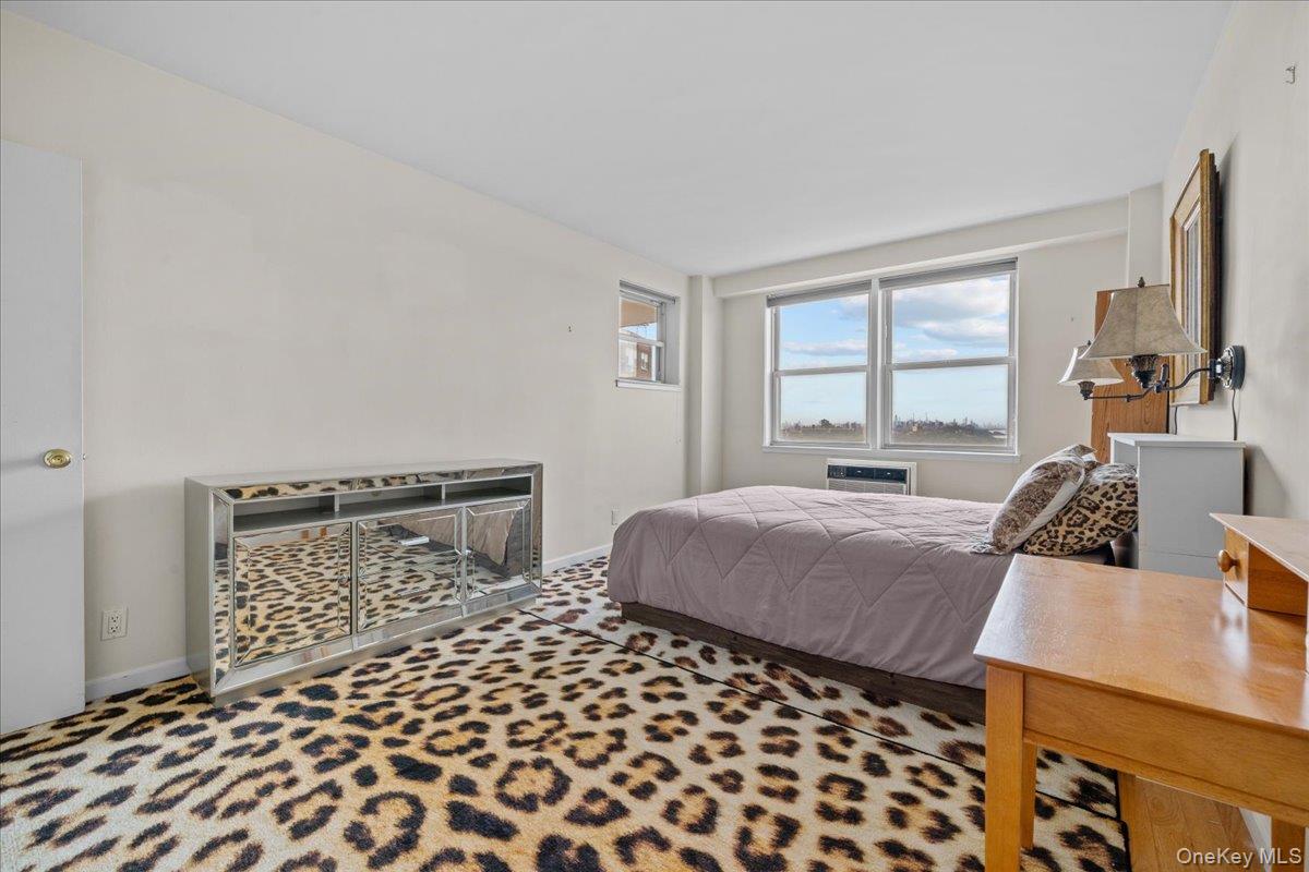5700 Arlington Avenue 20s Property Photo 8