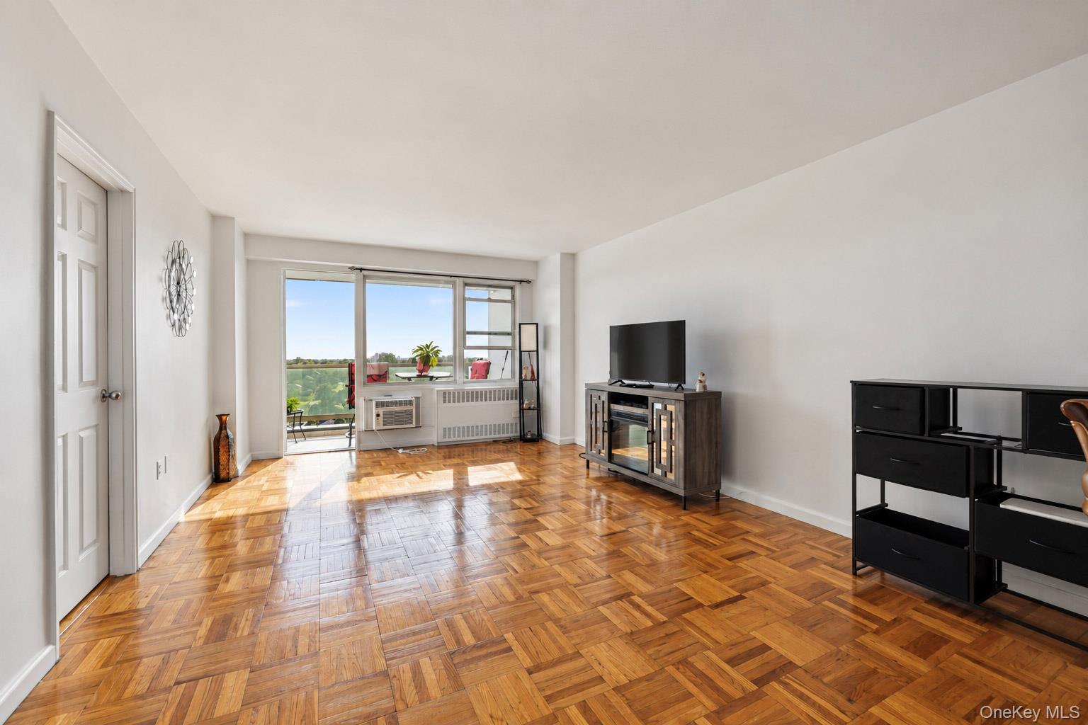 1841 Central Park Ave 11f Property Photo 2