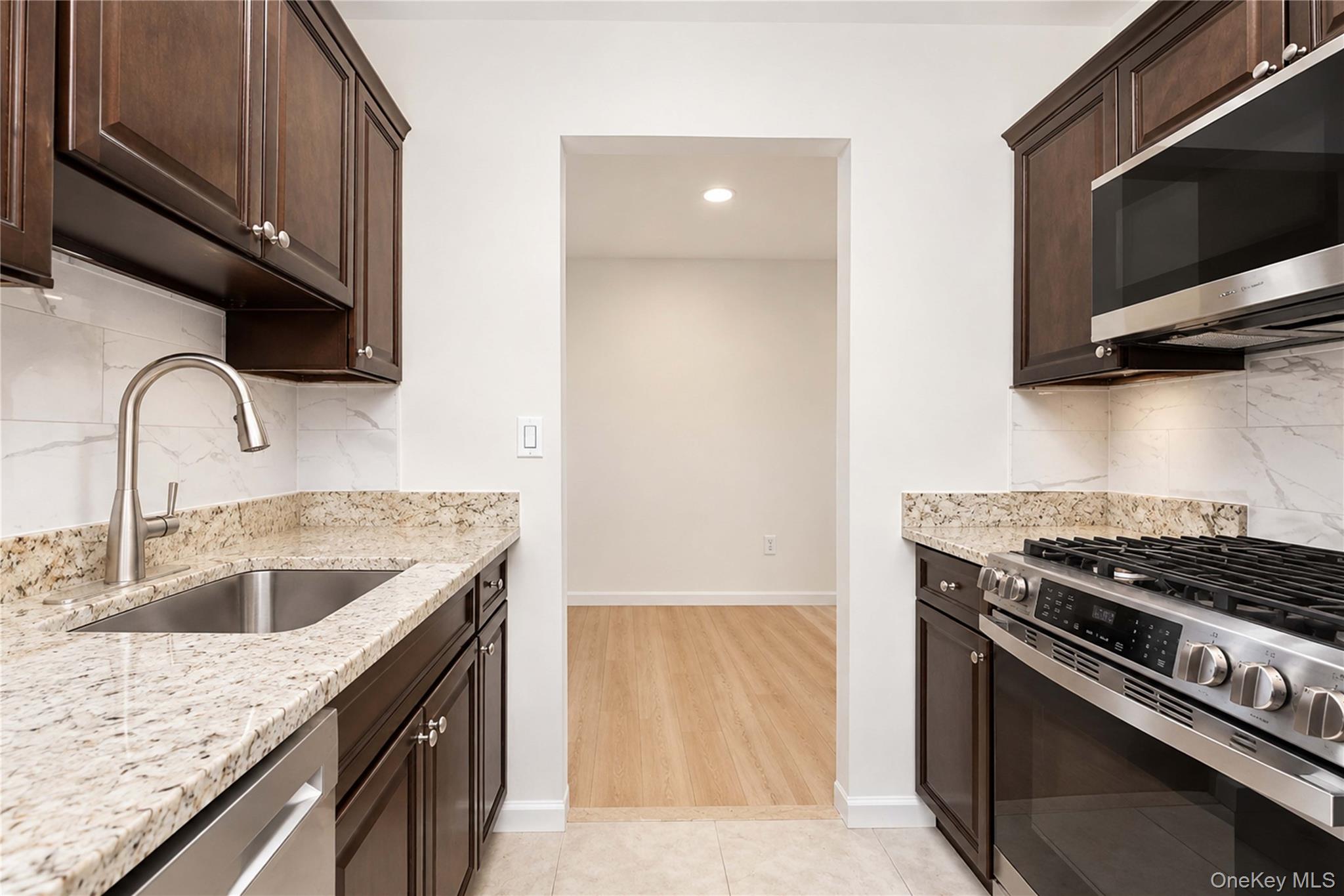 145 Lincoln Avenue 6x Property Photo 8