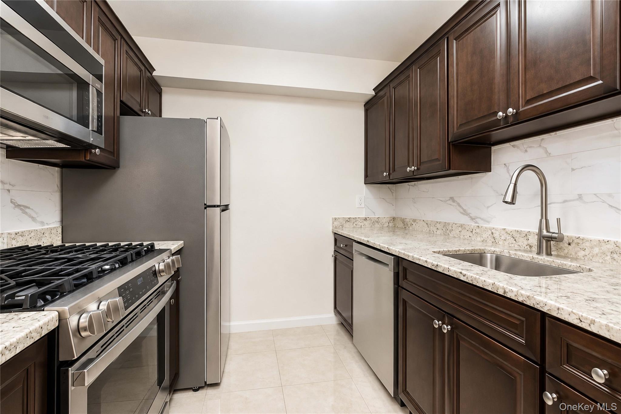 145 Lincoln Avenue 6x Property Photo 9