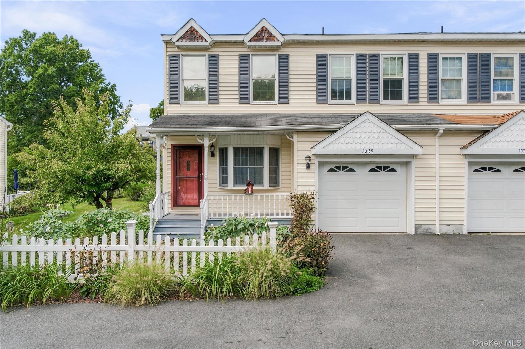 1069 Wolcott Avenue Property Photo 2