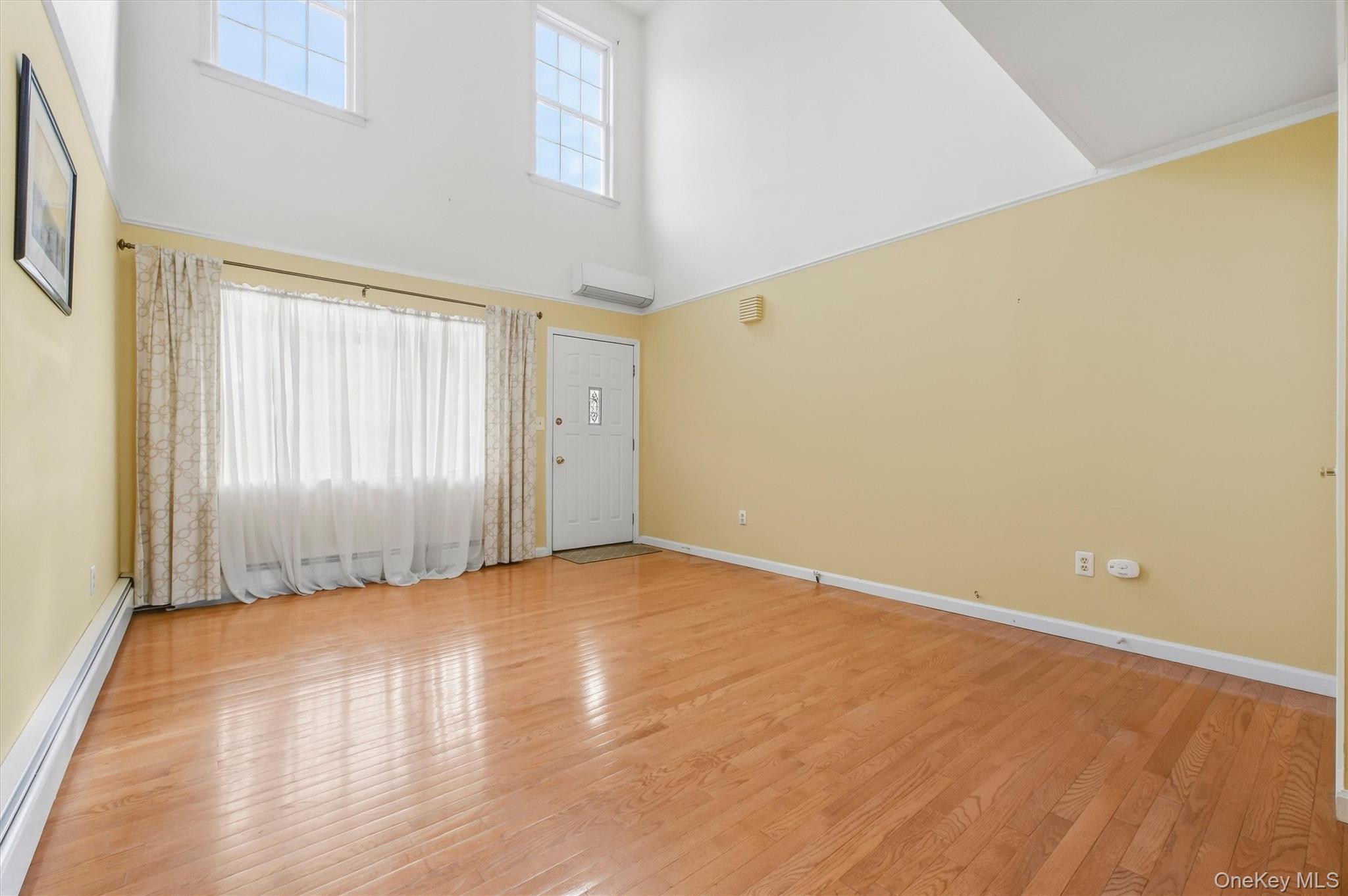1069 Wolcott Avenue Property Photo 6