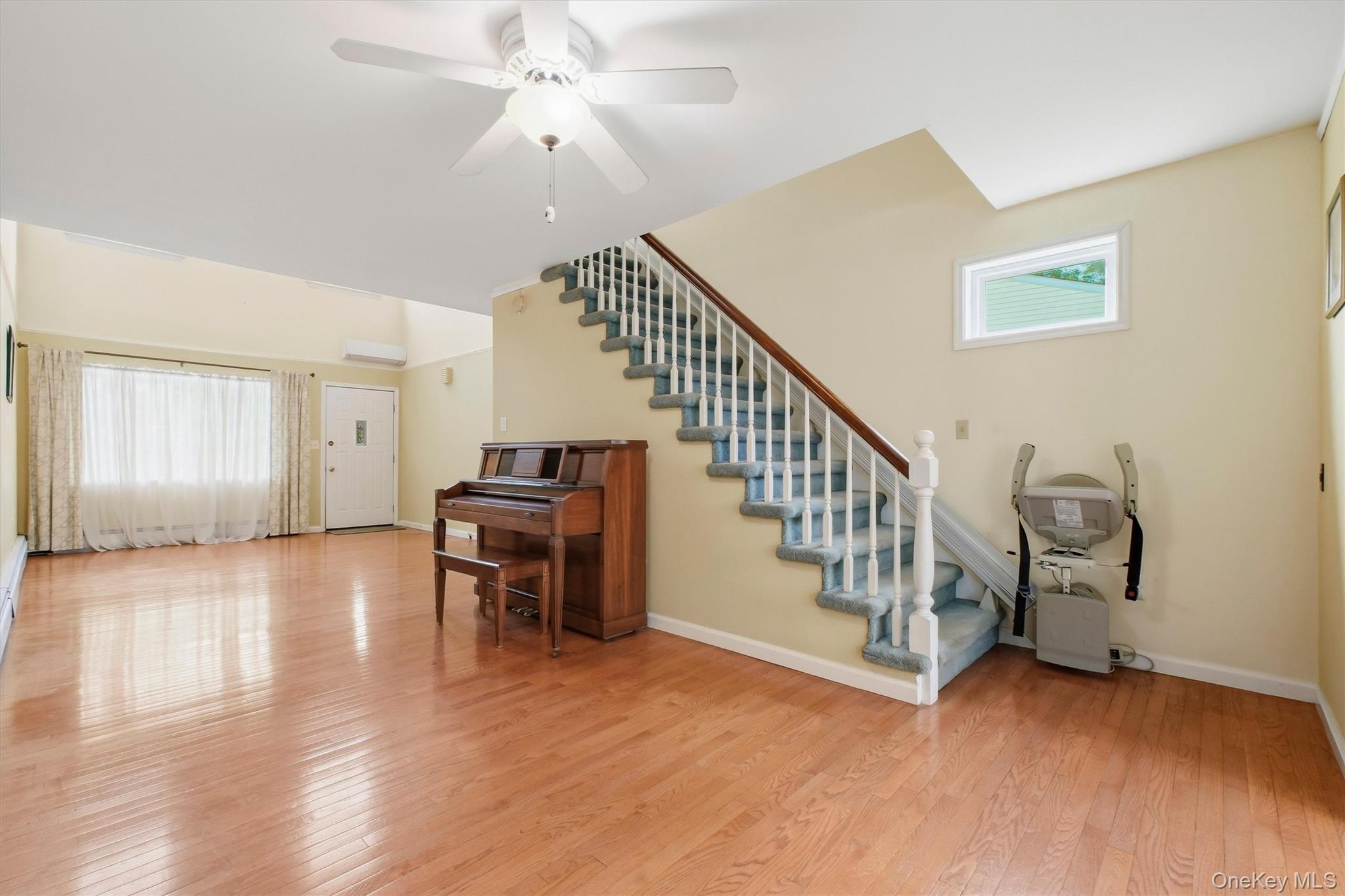 1069 Wolcott Avenue Property Photo 8