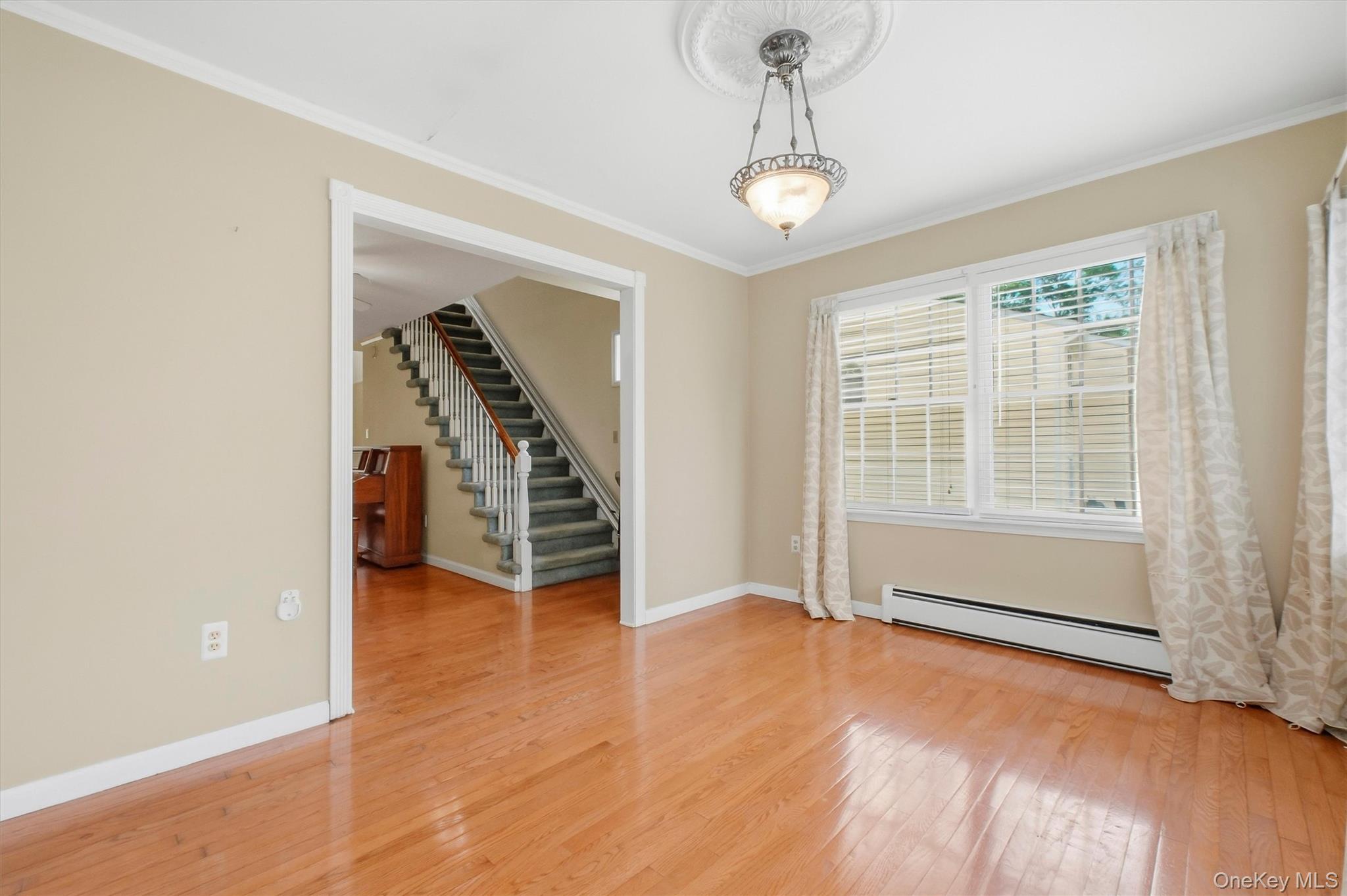 1069 Wolcott Avenue Property Photo 10