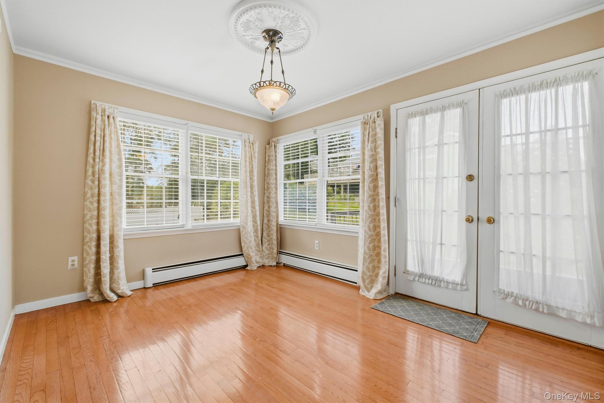 1069 Wolcott Avenue Property Photo 11