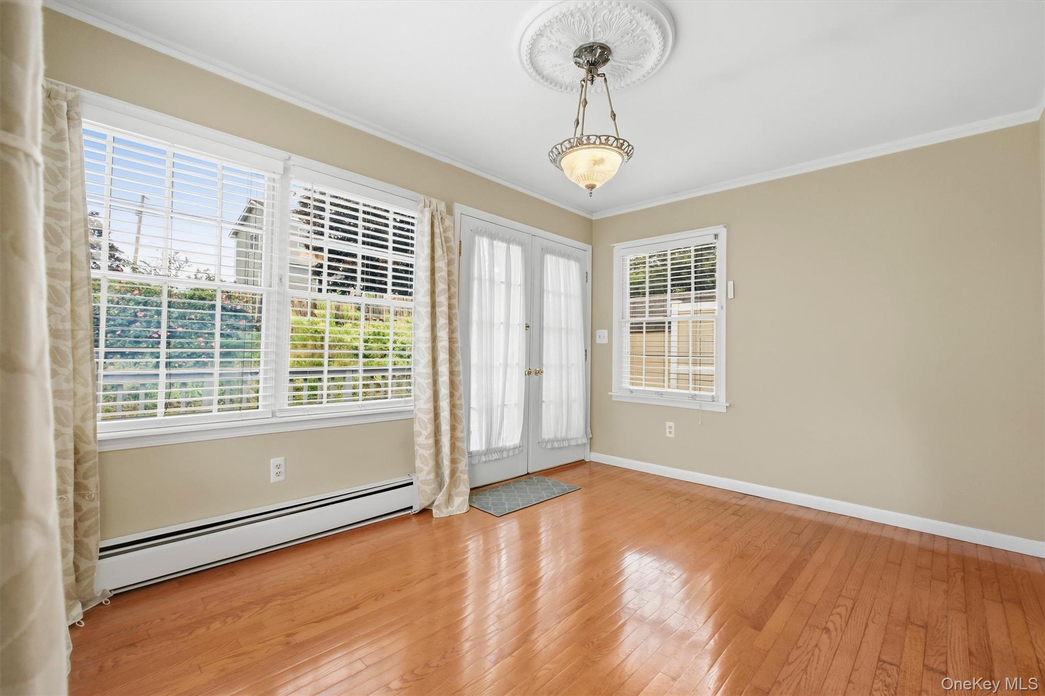1069 Wolcott Avenue Property Photo 12