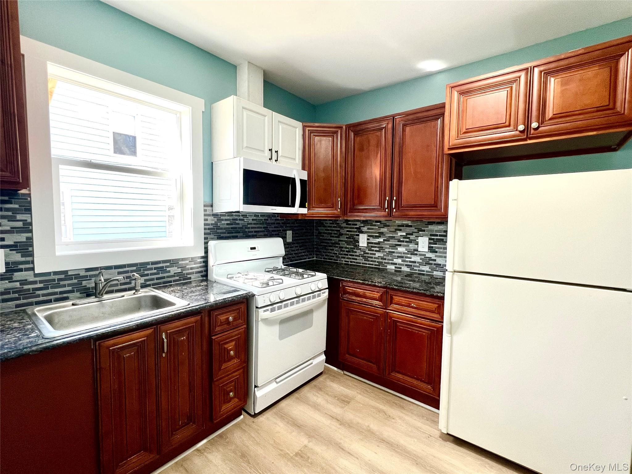 20 W Broome Street 2 Property Photo 9