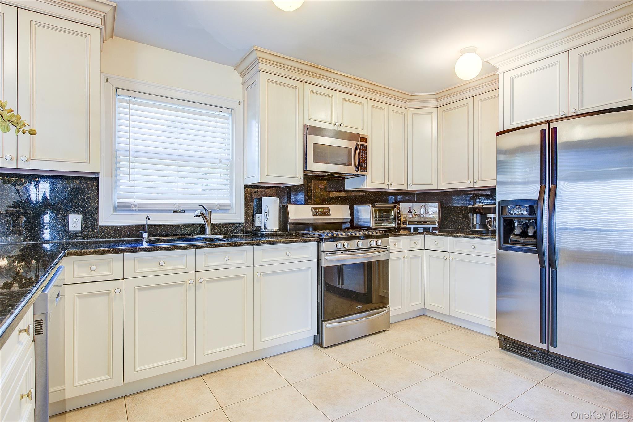 64 Cottage Place Property Photo 10
