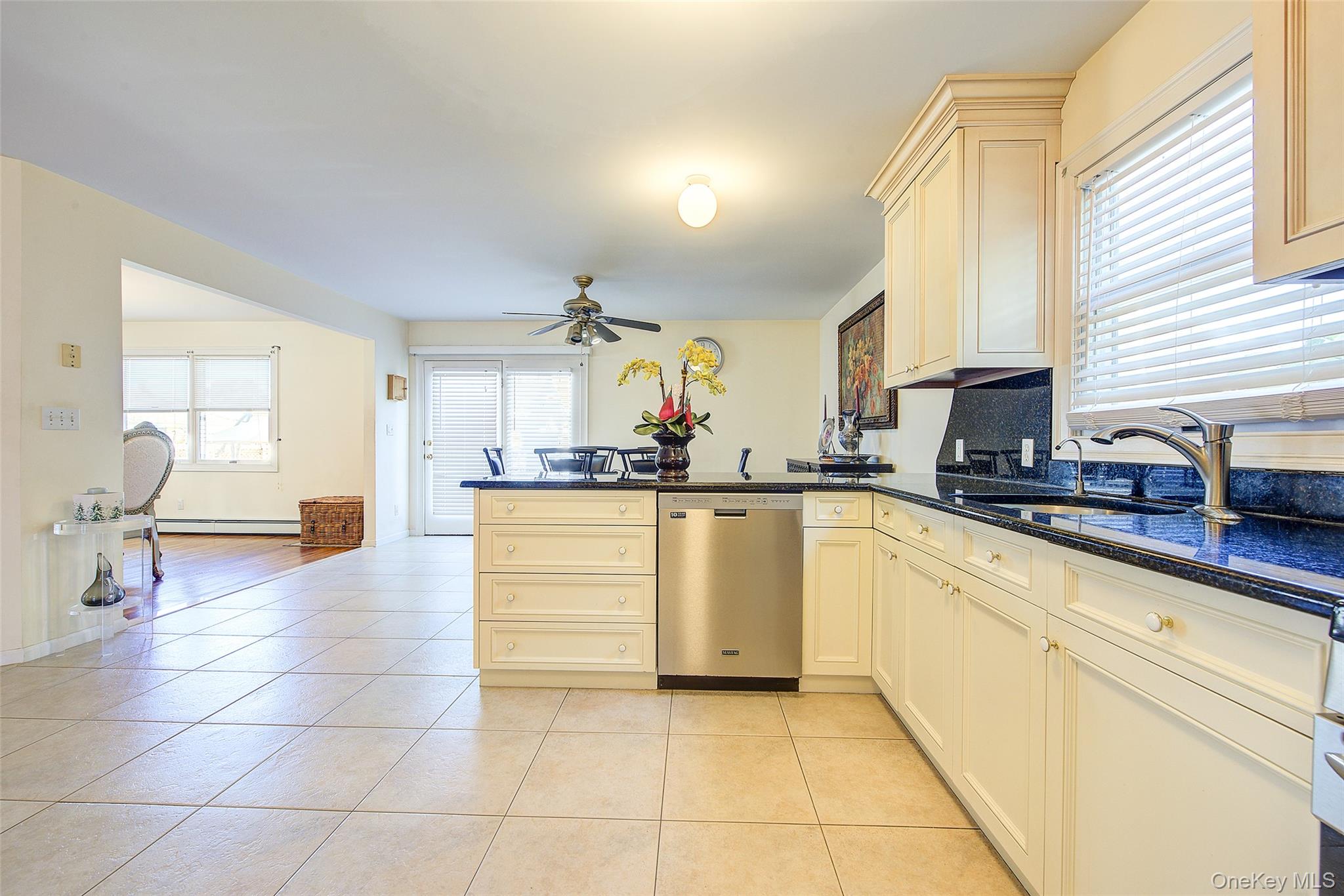 64 Cottage Place Property Photo 11