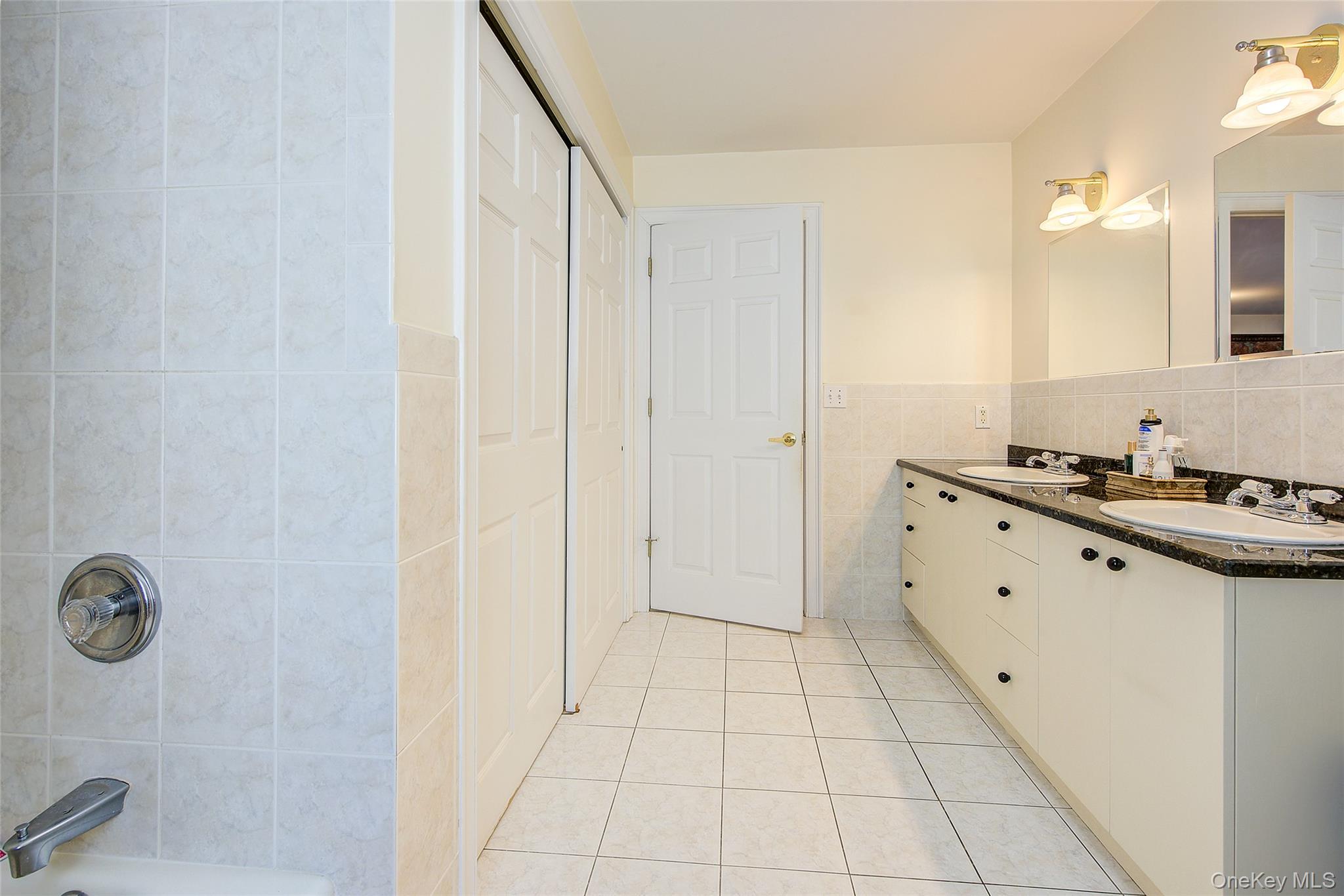 64 Cottage Place Property Photo 20