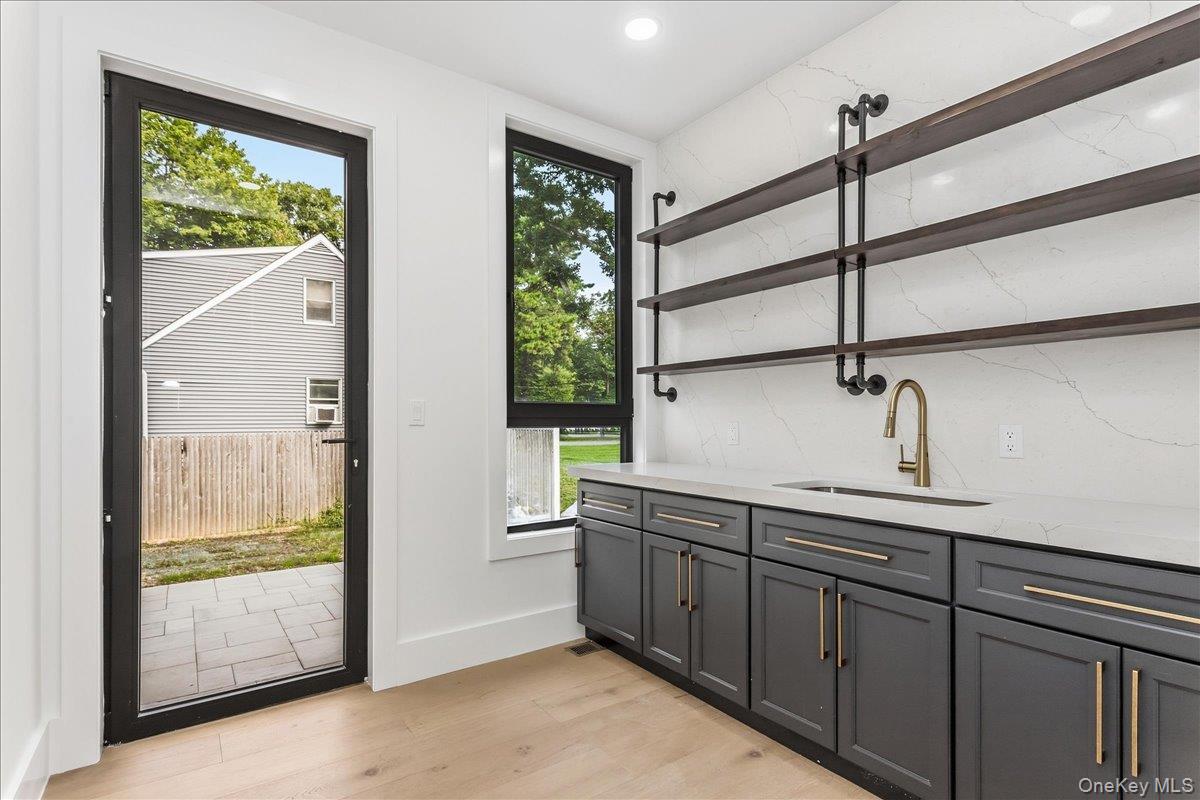 1080 Westminster Avenue Property Photo 15