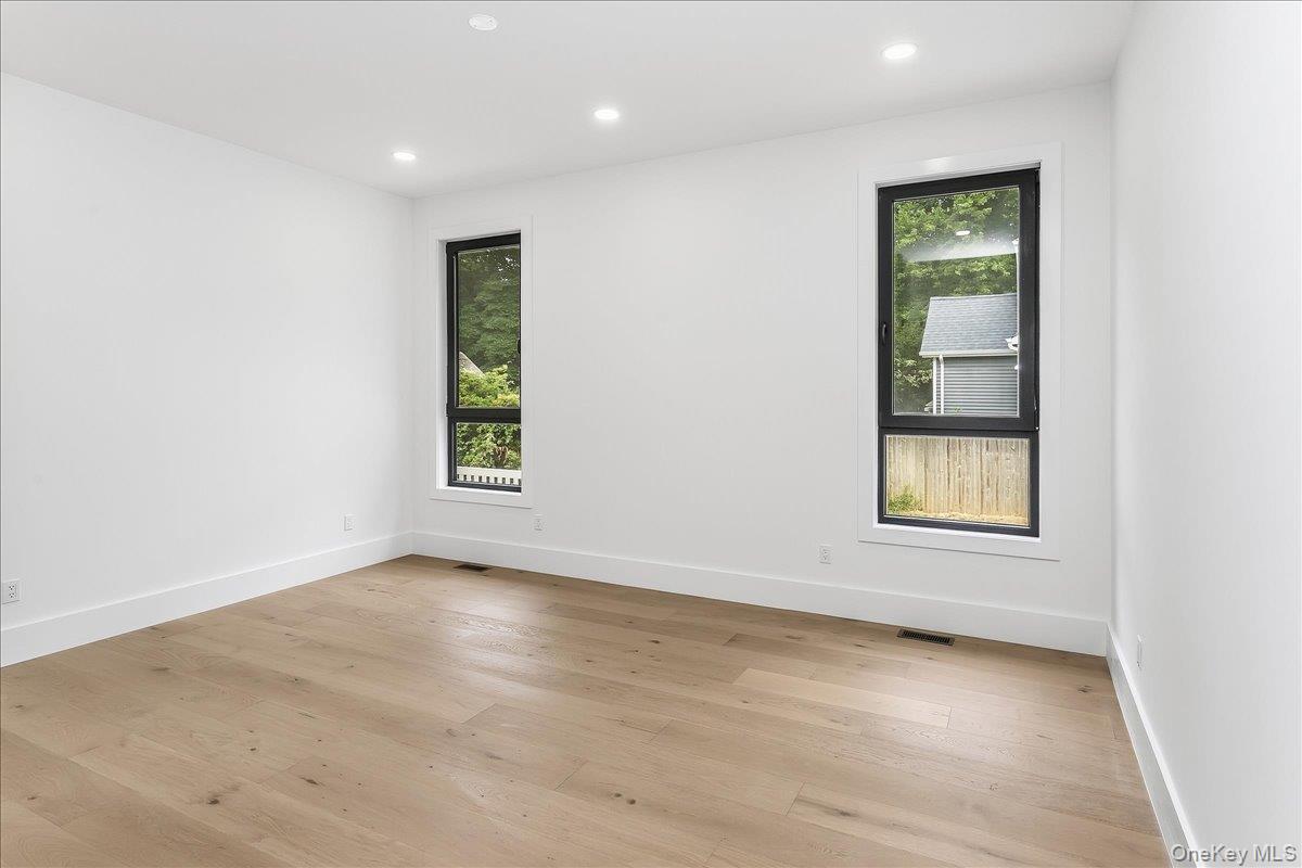 1080 Westminster Avenue Property Photo 16