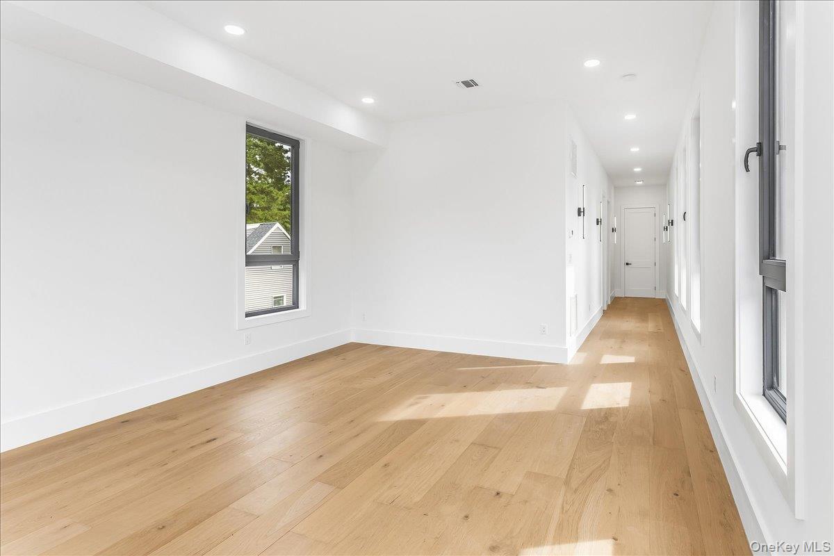 1080 Westminster Avenue Property Photo 26