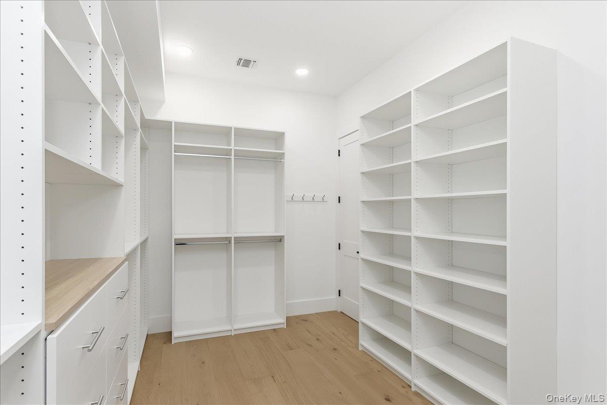 1080 Westminster Avenue Property Photo 28