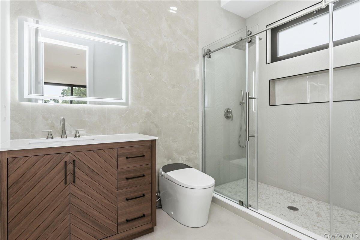1080 Westminster Avenue Property Photo 33